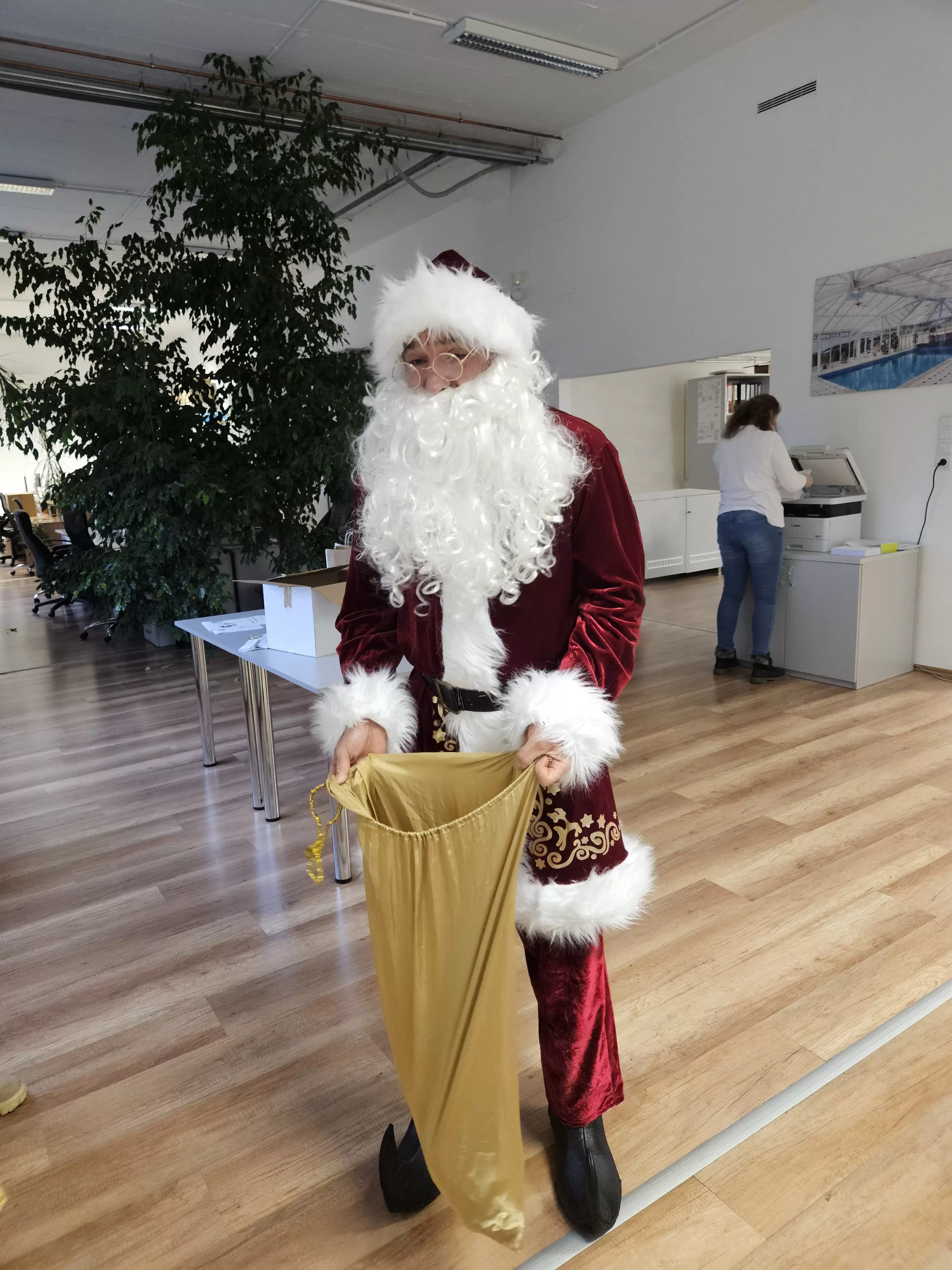 &Eacute;s j&ouml;tt hozz&aacute;nk a Mikul&aacute;s